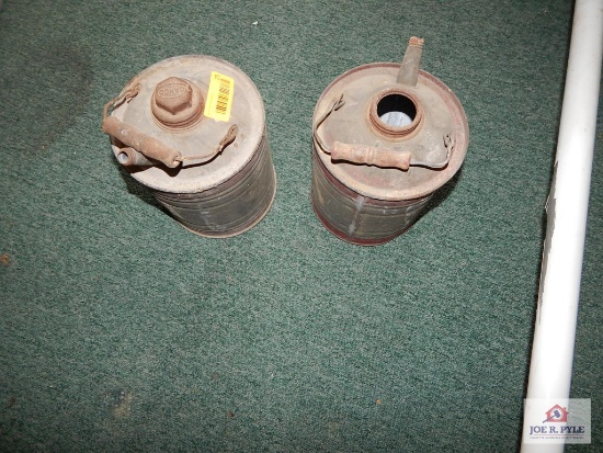 2 Oil cans