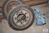 Forklift wheels with mounted tires