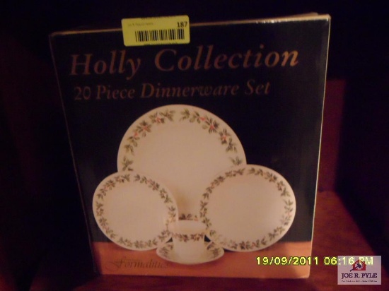 20 piece holly collection