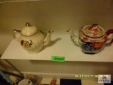 2 tea pots