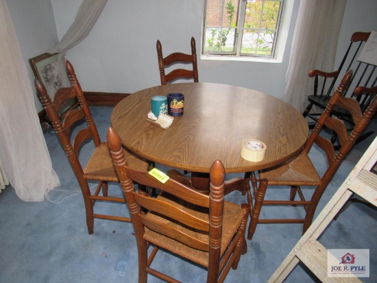 kitchen table and 4 chairs