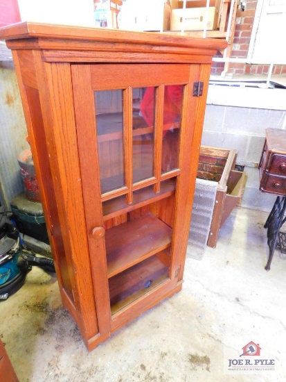 Small oak cabinet (glass missing on lower portion)