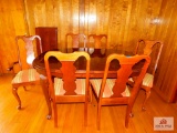 Table w/ 2 leaves, 5 side chairs & 1 arm chair