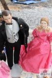 Abe and Mary Todd Lincoln porcelain doll with stands