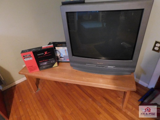 Table and contents - Sanyo TV, Zenith digital TV tuner & RCA amplified indoor antenna