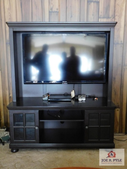 Entertainment center