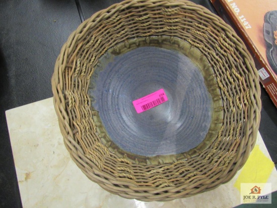 Jacored Pottery W Basket