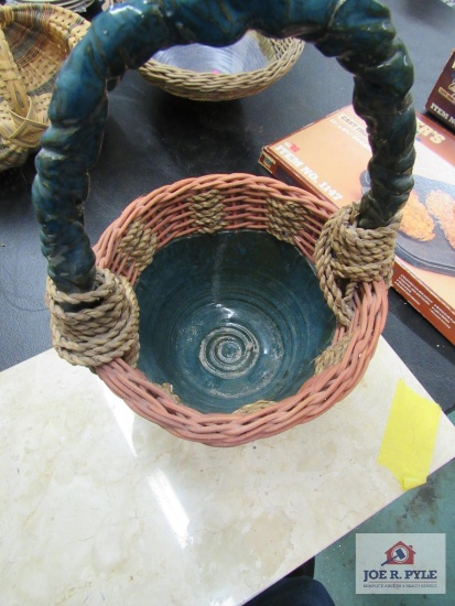 Jaccard Pottery Basket W Handle