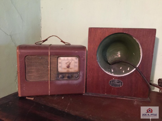 Antique RCA Victor table radio and VocaLoud speaker