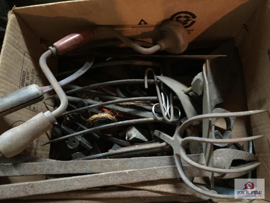 Box antique tools