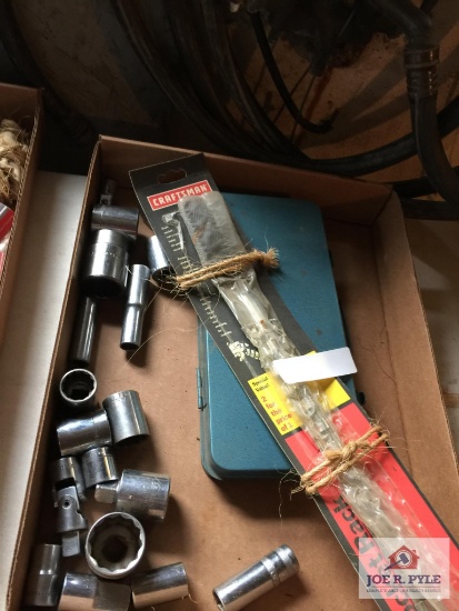 Tray sockets