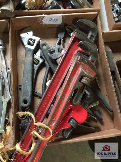 Tray crescent wrenches