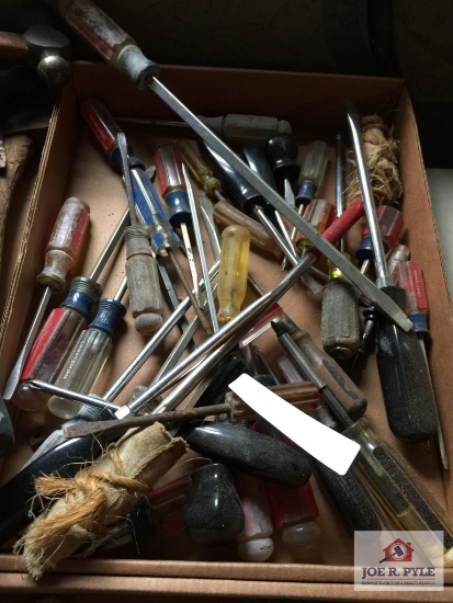 Tray screwdrivers