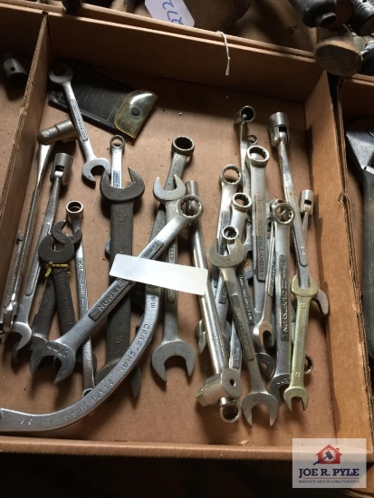 Tray wrenches