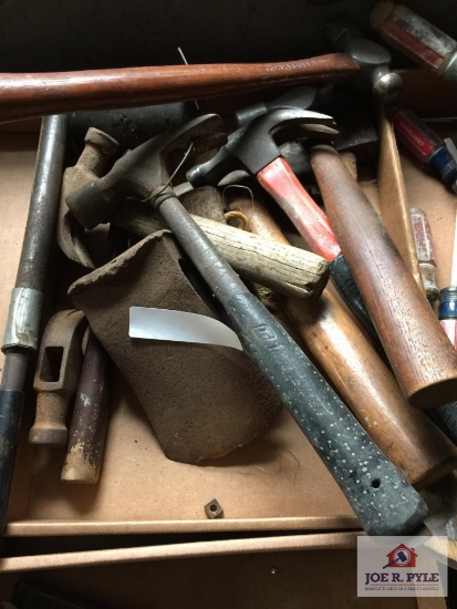 Tray hammers