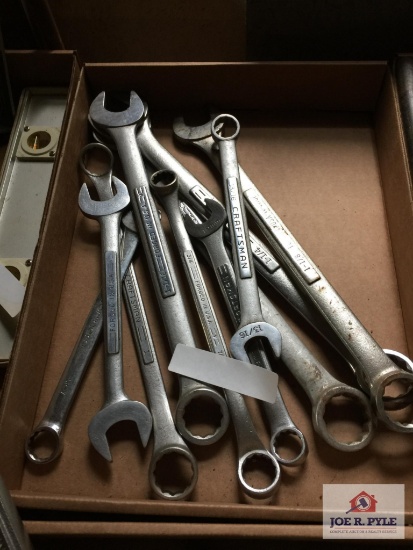 Tray wrenches