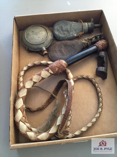 Lot vintage powder horns (?? Reproduction), and leather whip