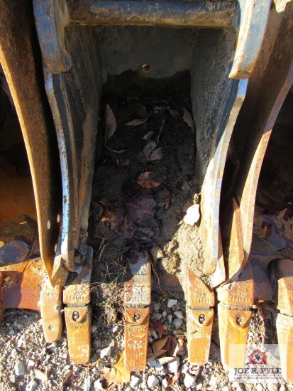 Bobcat Excavator Bucket 12"