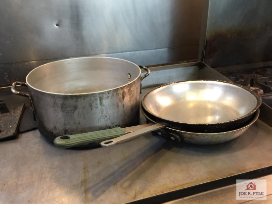 Lot two skillets and cooking pot