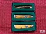 [SKU: 102065] lot of 3 Moore Maker pocket knives: model 5201 from 1995, model 5201 from 1994, and