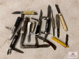 [SKU: 102325] collection of pocket knives