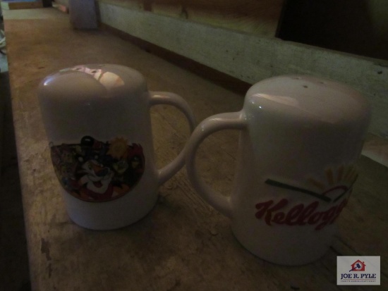 Kellogg's salt and pepper shaker