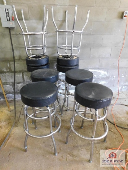 8 Black top bar stools