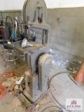 Commercial vertical band saw