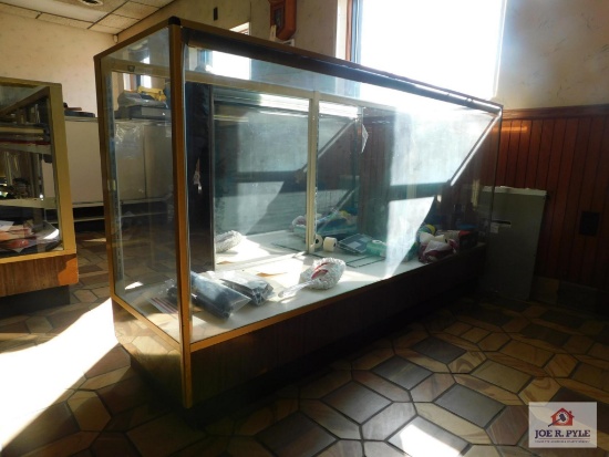 Glass display case approx. 6ft