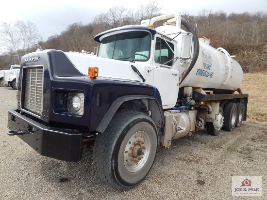 2002 Mack RB6885