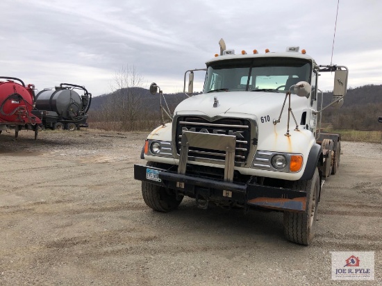 2005 Mack CV713 Roll off truck. VIN: 1M2AG11CX5M030603. 380,000 Miles