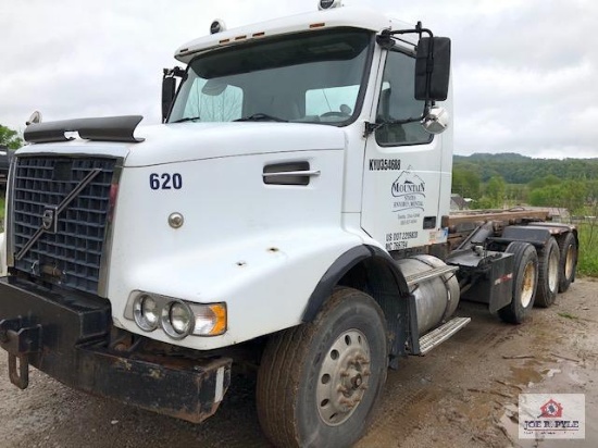 2005 Volvo VHD Roll off truck. VIN: 4V5KC9CHX5N390003. 420,000 Miles