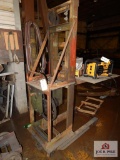 Hand-operated material lift