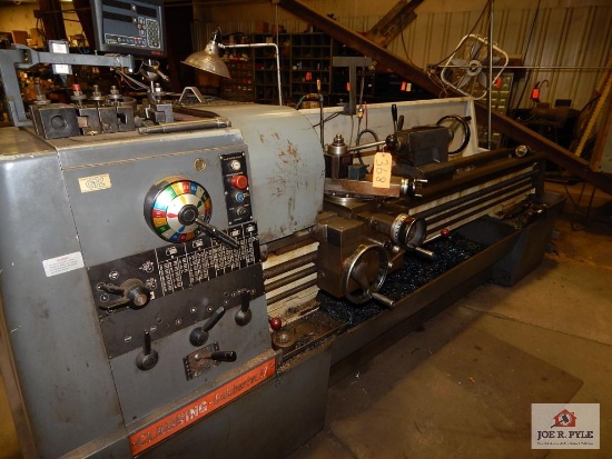 Clausing Colchester 17" lathe w/ digital read out includes 4-jaw chuck & steady rest