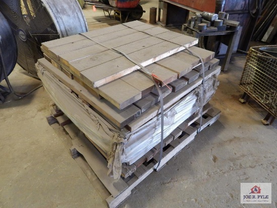 Pallet shelving boards