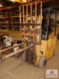 Caterpillar MC30 electric forklift Serial # 41W02354, 6141 hours