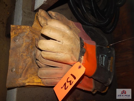 1 Lot of gloves