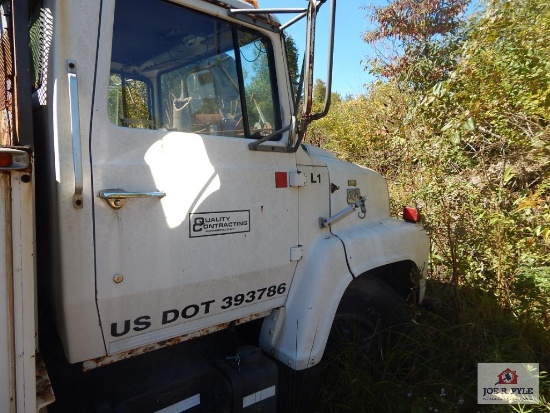 1981 Ford 7000 digger truck VIN: 1FDPR7OU2BV114760