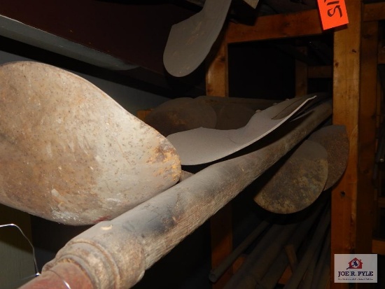 Pole shovels