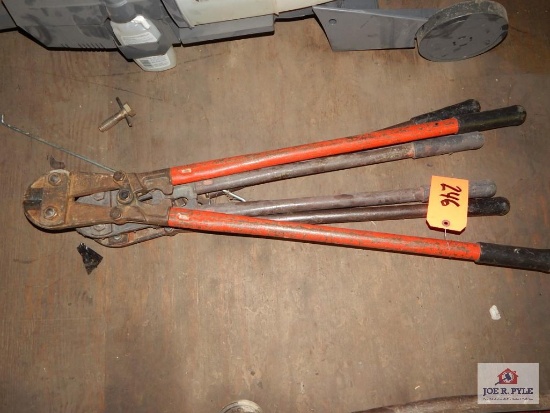 Lot of large bolt cutters