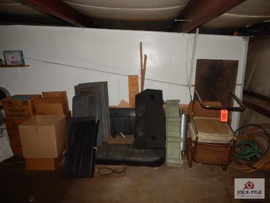 1 Lot of speaker, seat, toilet, etc.