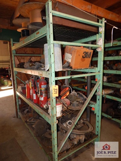Heavy duty pallet shelving