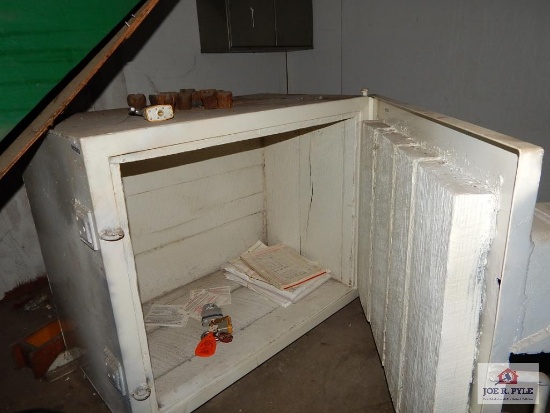 Heavy metal cabinet
