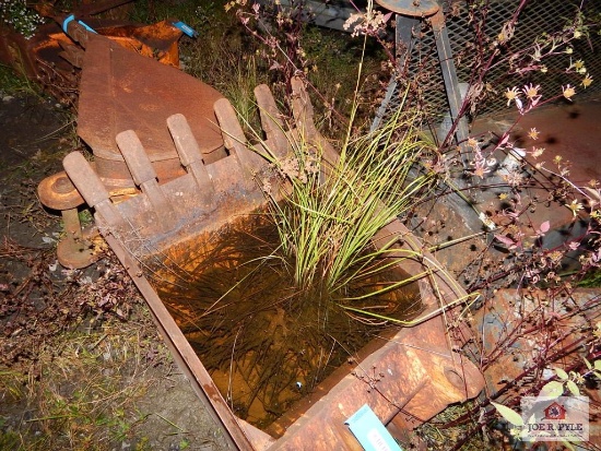 28" Case bucket