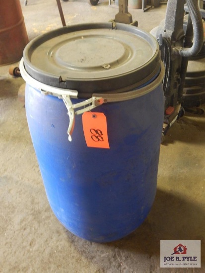 Empty 35-gal barrel w/ removed lid