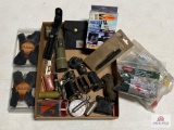 Miscellaneous sportsman's lot: binoculars, collapsible cup, nylon cord, flash lights, knives,