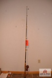 Heavy weight ocean rod approx. 5' w/Quick Super reel