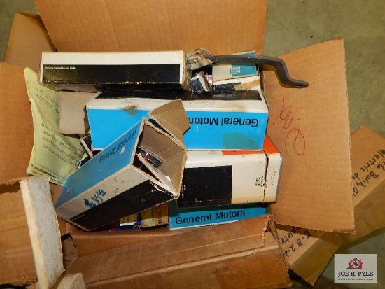 2" Trailer hitch, map light, '71-'73 rt. Side marks NOS, Hyd. Lifters HL-15, battery cable, battery
