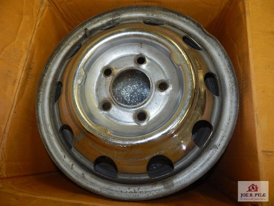 Two '68 Toronado chrome wheels, '76 NOS chrome wheels /15x6