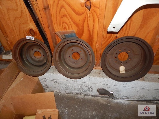 3 Brake drums